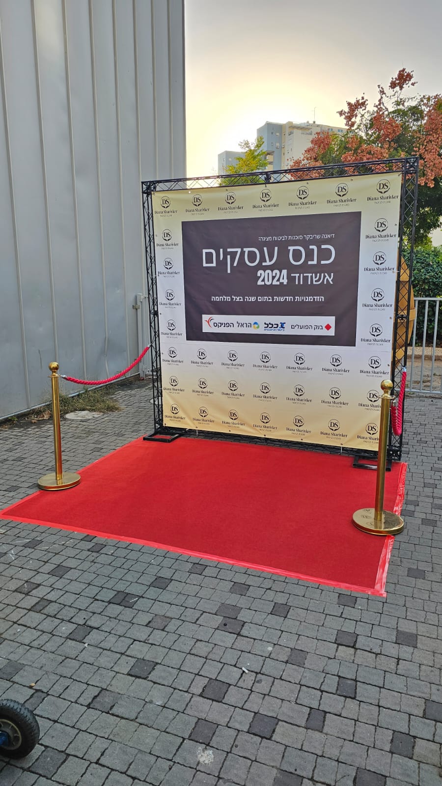 קיר ממותכ לאירועים 38