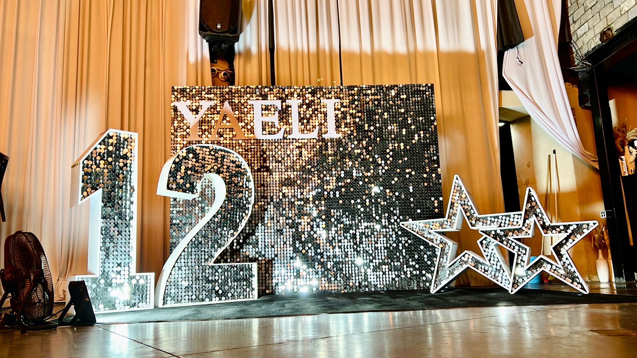 קיר פייטים 27