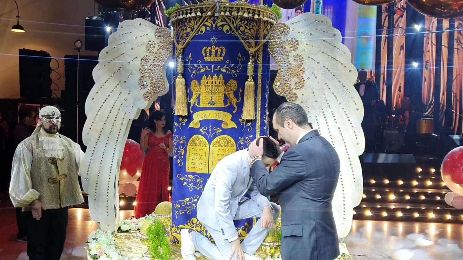 כניסת ספר תורה 1