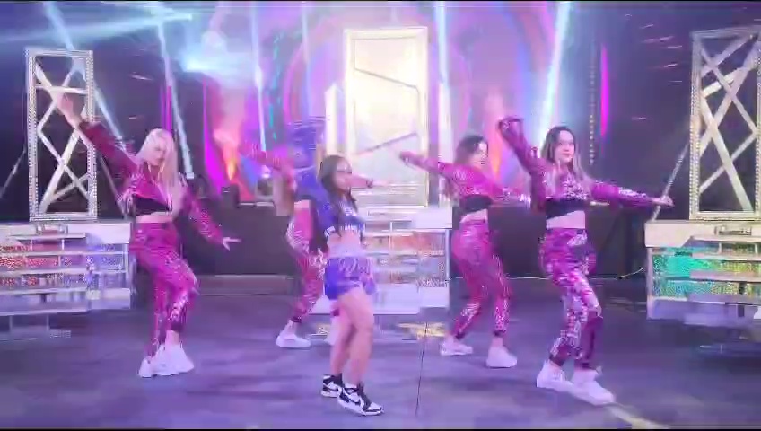 ליווי רביעיית רקדניות