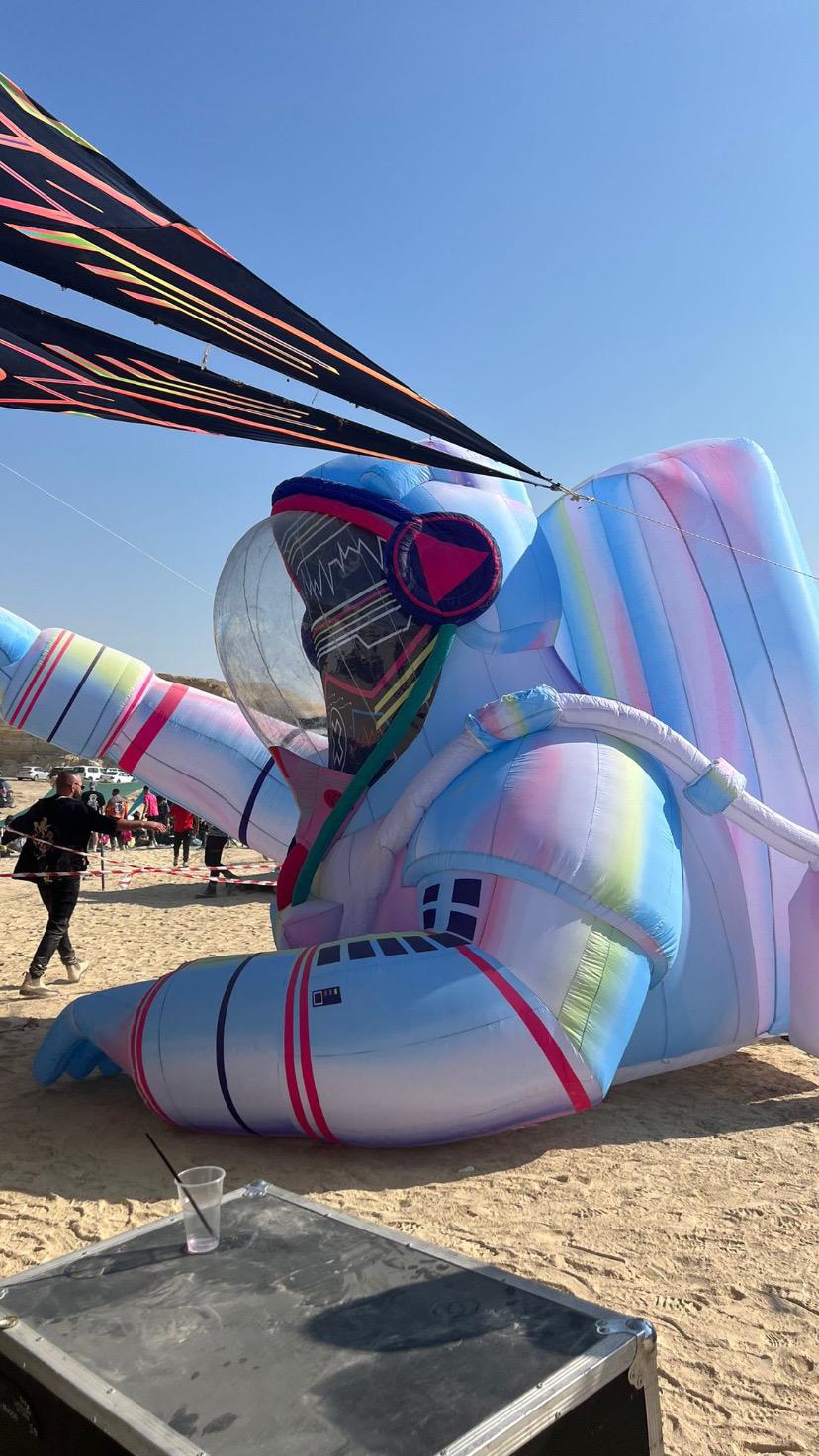 בובות ענק מרהיבות