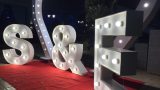 אותיות ולב מוארים